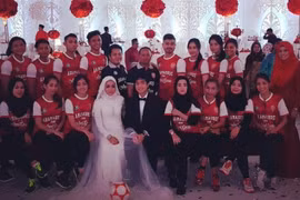 Fan cuồng của Arsenal tổ chức đám cưới độc đáo