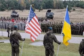 Đàm phán an ninh Nga-Mỹ: Vũ khí NATO dồn dập đổ vào Ukraine
