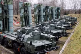 Nga khẩn cấp chuyển thêm các hệ thống phòng không tối tân đến Crimea