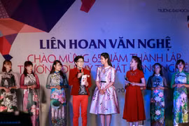 Hoa hậu Ngọc Hân mang “Trái tim hồng” về trường cũ