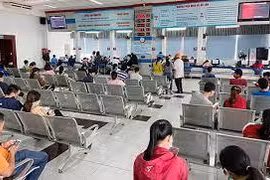 Nữ nhân viên bán vé ô tô khách ‘ăn bớt’ hàng trăm triệu đồng của doanh nghiệp