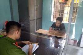 Kẻ nghiện ma túy dùng ảnh ‘nóng’ tống tiền bạn gái