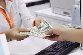 Tỷ giá lại chạm trần, NHNN có điều chỉnh tiếp?