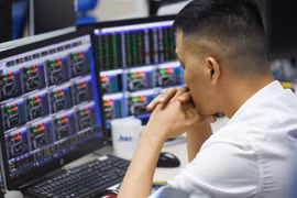 VN-Index thủng 1.700 điểm, cổ phiếu PNJ tiếp tục giảm sàn