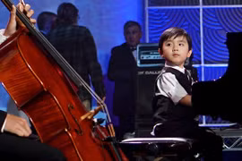 Thần đồng Piano 5 tuổi Evan Lê lần đầu về Việt Nam biểu diễn