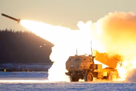 Đài Loan lần đầu diễn tập bắn đạn thật với pháo phản lực HIMARS