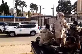Các nước gấp rút sơ tán công dân khỏi 'chảo lửa' xung đột Sudan 