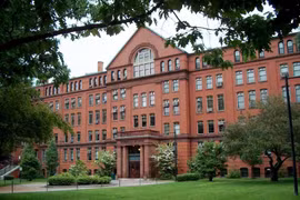 Tổng thống Mỹ Donald Trump tăng áp lực lên Đại học Harvard