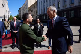 Tổng thư ký NATO kêu gọi nhanh chóng cung cấp hỗ trợ quân sự cho Ukraine