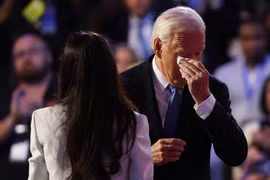 Tổng thống Biden rơi nước mắt tại Đại hội toàn quốc đảng Dân chủ 