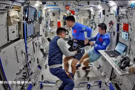 Cận cảnh hoạt động của phi hành gia Trung Quốc trên Trạm vũ trụ Thiên Cung