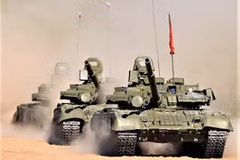 Xe tăng Nga di chuyển đến giáp biên giới với Afghanistan