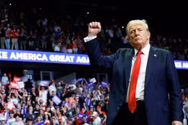 Ông Donald Trump phát biểu mừng chiến thắng, cam kết mang lại ‘thời kỳ hoàng kim’ cho nước Mỹ