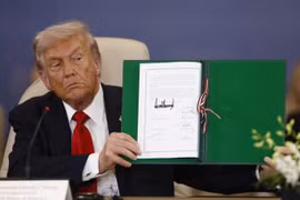Tổng thống Trump và lãnh đạo các nước ký thỏa thuận hòa bình Gaza