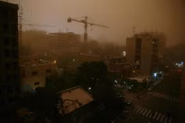 Bão cát kinh hoàng ập vào Thủ đô Iran, hàng chục người thương vong