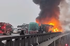 Trung Quốc: Tai nạn liên hoàn trên đường cao tốc, 16 người thiệt mạng