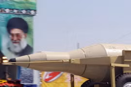 Iran phô diễn 30 tên lửa có thể bắn tới Israel