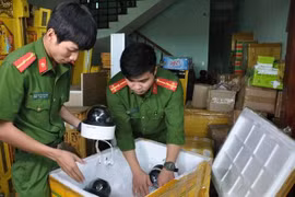 [Tin nhanh sáng 9-1-2021] Thu giữ lô hàng lậu thiết bị điện tử phục vụ sòng bạc