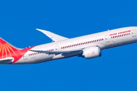 Máy bay Boeing 787 chở 275 người hạ cánh khẩn cấp tại Matxcơva