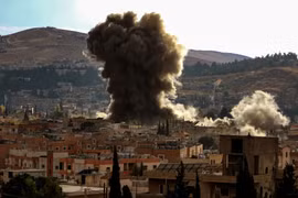 Israel lần đầu không kích Hezbollah sau khi lệnh ngừng bắn có hiệu lực