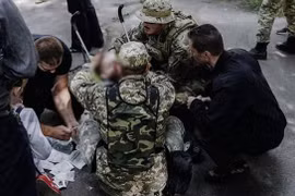 Súng phóng lựu vô tình bị bé trai khai hỏa trong cuộc triển lãm ở Ukraine