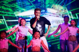 Ca sĩ hải ngoại Mạnh Quỳnh mời Đàm Vĩnh Hưng, Lệ Quyên tham gia liveshow