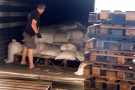 Nga bất ngờ với cáo buộc xe viện trợ nhân đạo trở về với “một nửa trống” của Kiev