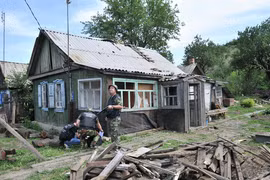 Nga mời đại sứ 18 nước "vi hành" thị trấn biên giới trúng pháo kích từ Ukraine