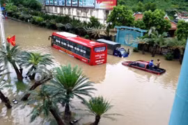 Quảng Ninh chìm trong trận mưa lũ lớn nhất trong vòng 4 thập kỷ