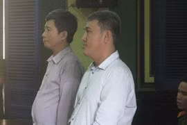 Đưa- nhận hối lộ, 2 cán bộ cùng "rủ nhau" vào tù