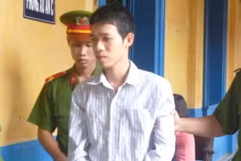 Nhà vắng, chú ruột nhiều lần hiếp dâm cháu gái 6 tuổi 