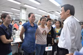 Chủ tịch nước động viên công nhân Bình Dương yên tâm làm việc