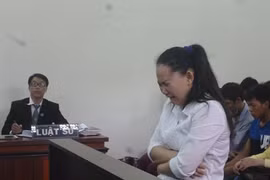 “Ác mẫu” giẫm đạp chết bé trai 18 tháng tuổi khóc nức nở suốt phiên tòa