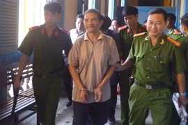 Tranh chấp đất, cụ ông 60 tuổi cầm búa truy sát cả nhà họ hàng