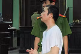 Hãm hiếp bé gái 6 tuổi, gã hàng xóm kêu oan