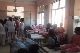 Hơn 50 học sinh tiểu học nhập viện sau bữa ăn trưa