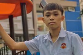Ca sĩ Ngọc Sơn cùng một trong doanh nhân giàu có tìm kiếm Hồ Văn Cường để giúp đỡ