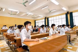 Sinh viên dùng căn cước công dân giả đi thi hộ có bị buộc thôi học, xử lý hình sự?