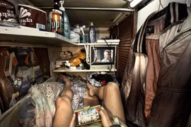 Cuộc sống ngạt thở trong các "ngôi nhà quan tài" ở Hong Kong