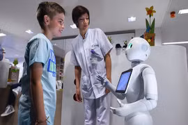 Thích thú với robot lễ tân có thể nhận diện 20 ngôn ngữ 