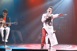 Tùng Dương “cháy hết mình” với “Mùa thu cho em”