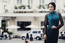 Hoa khôi Phương Thảo đẹp quyến rũ giữa mùa thu Sài thành