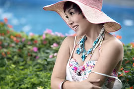 Thái Thuỳ Linh đầy gợi cảm khi trở lại showbiz