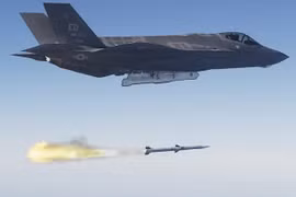Mỹ phát triển loại bom chuyên tấn công các mục tiêu di chuyển cho F-35