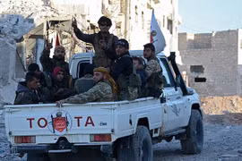 Quân đội Syria đụng độ với phiến quân do Thổ Nhĩ Kỳ hậu thuẫn gần al-Bab