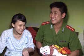 Chuyện về 2 chiến sỹ cảnh sát hình sự đỡ đẻ trong đêm giông gió