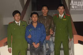 Ân oán vì…. sờ tay gái đẹp