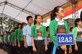 Bí thư Thành ủy Hà Nội đánh trống khai giảng ở trường Phổ thông Dân tộc nội trú Ba Vì