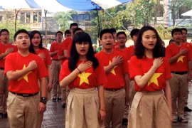 Học sinh Thủ đô thi hát Quốc ca