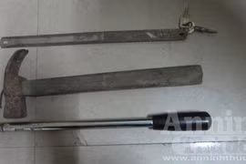 Thản nhiên đập trứng úp mì ăn uống, trước khi ra tay đạo chích